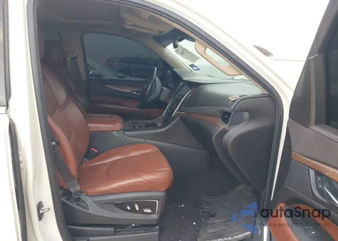 2015 Cadillac Escalade Luxury z USA, uszkodzony, nr VIN 1GYS3MKJ8FR681455